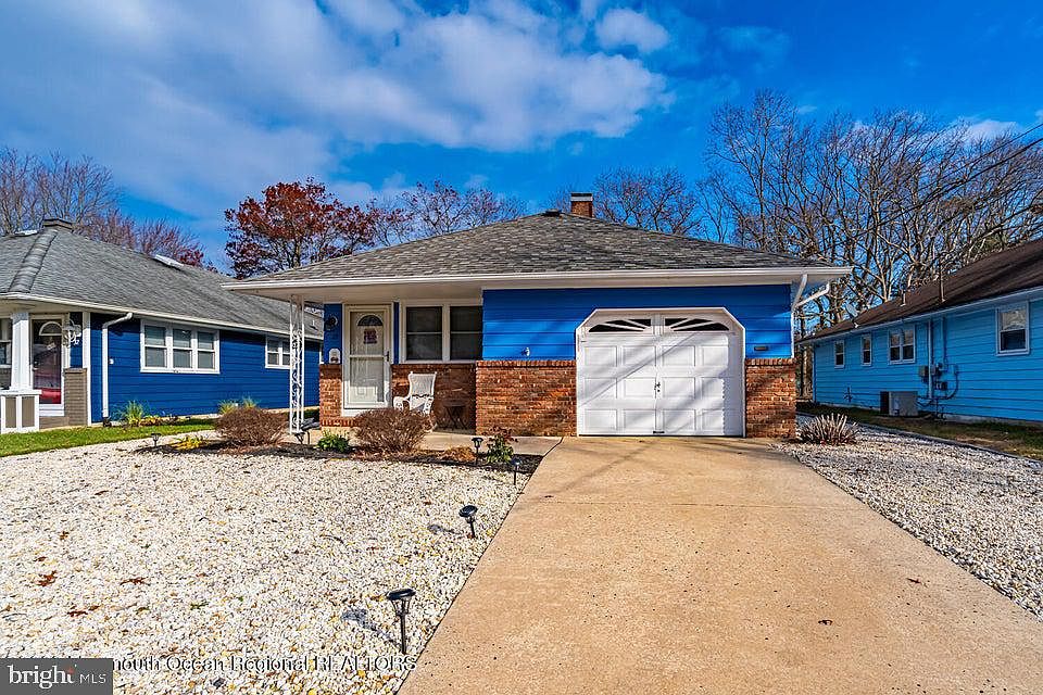 1st image of 28 Mount Matterhorn Ln