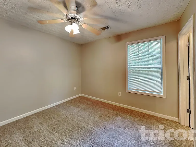 1047 Wedgewood Ct — Photo 7