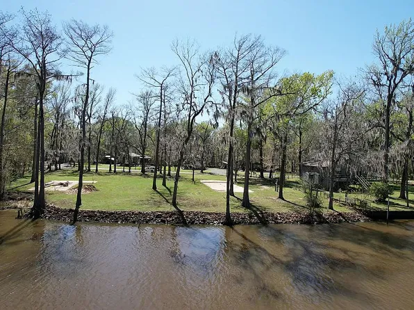 4593 Cypress Village Rd, Karnack, TX 75661