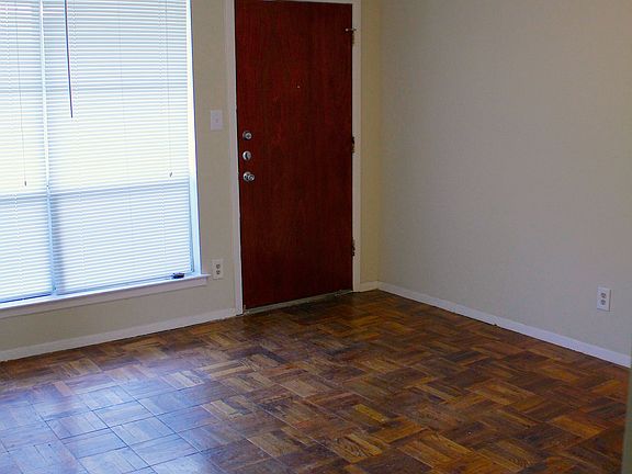 5th image of 2895 Broad Ave #3