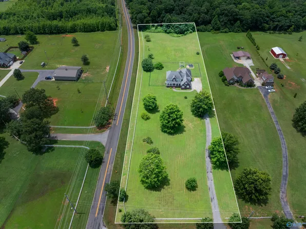 583 Beth Rd, New Market, AL 35761