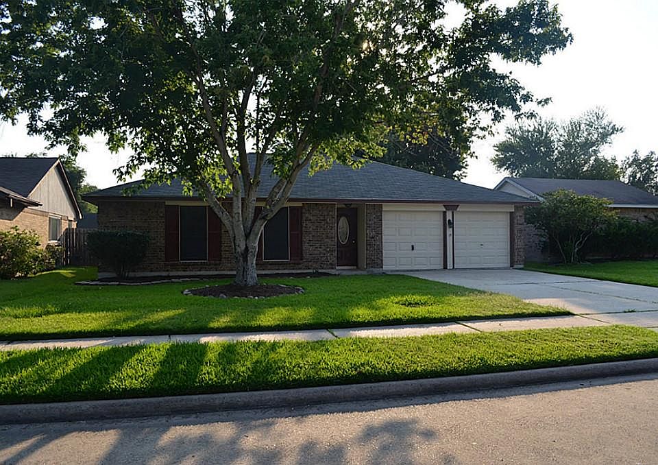1st image of 326 Meadow Wood Ct
