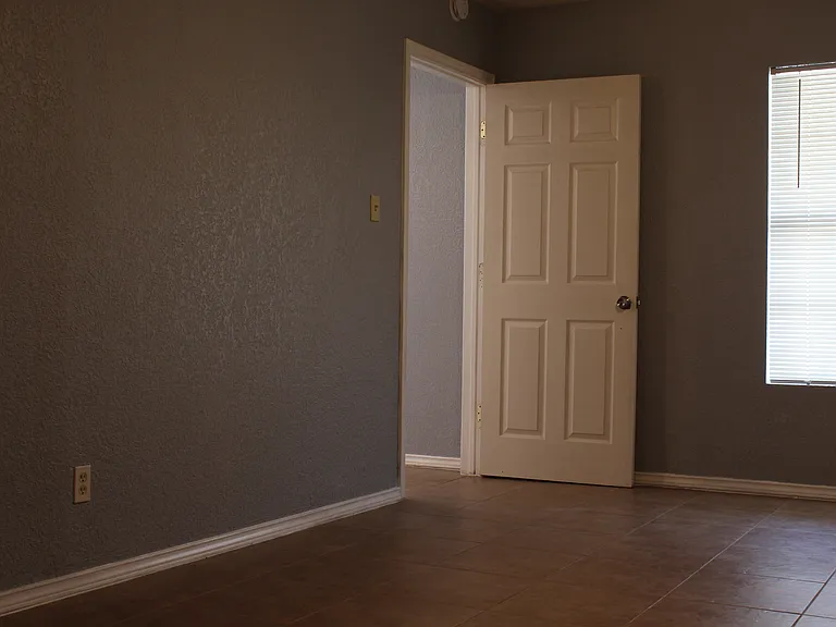205 N US Highway 281 #3 — Photo 9