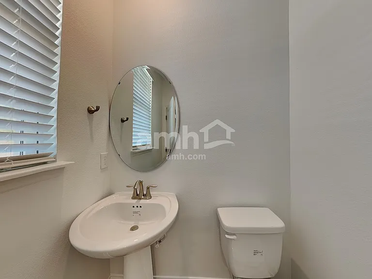 16373 Aubergine Aly — Photo 10