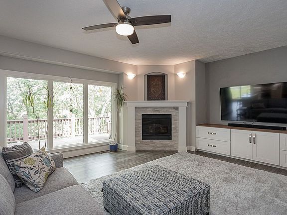 2nd image of 4618 Lake Forest Dr