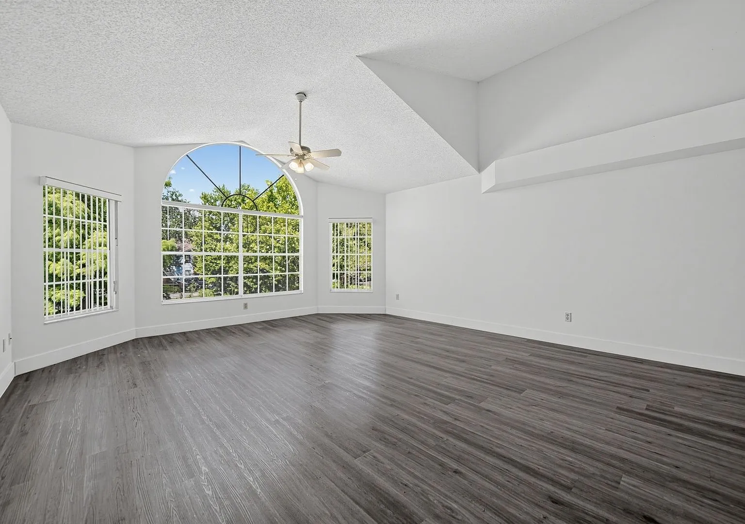 Spacious 3BR Condo in Kissimmee — Photo 3