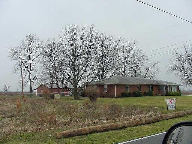 2nd image of 1225 W Smokey Row Rd