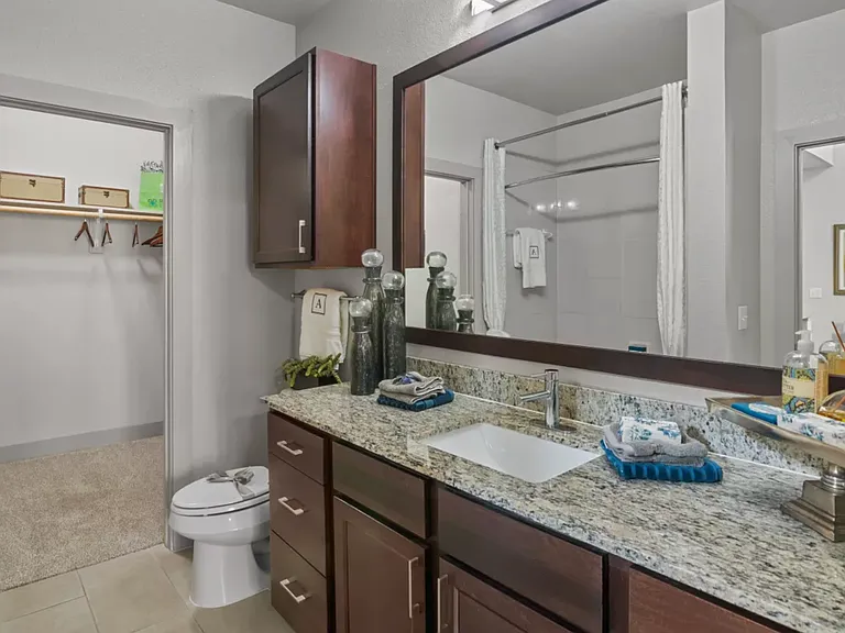 1141 Wycliffe Dr — Photo 5