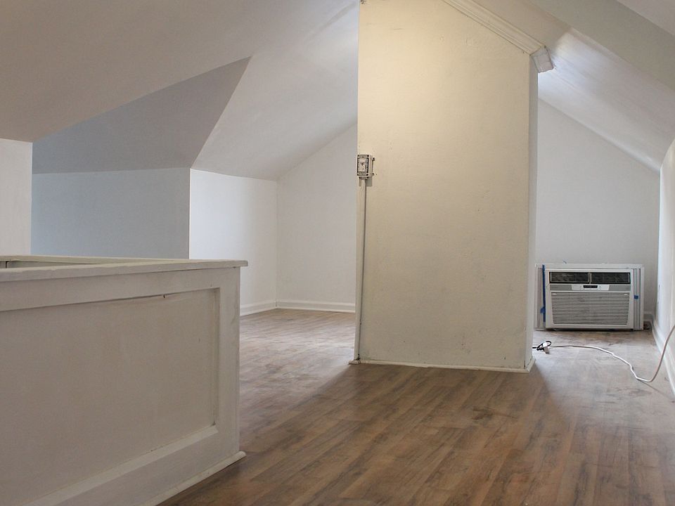 attic bedroom (525 square feet, HUGE!)