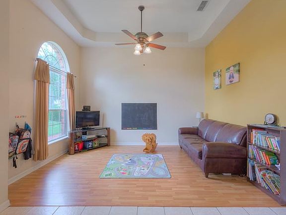 4th image of 150 Crystal Oak Dr