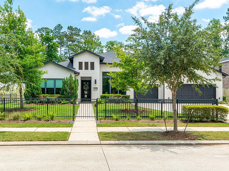 10561 Lake Palmetto Dr — Photo 1