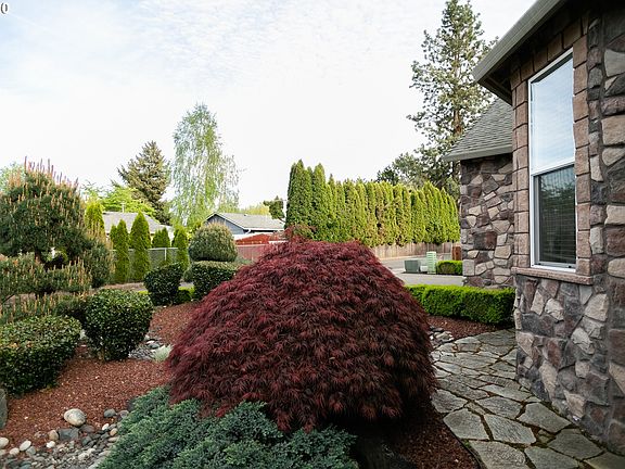 3rd image of 2804 NE 126th Ct