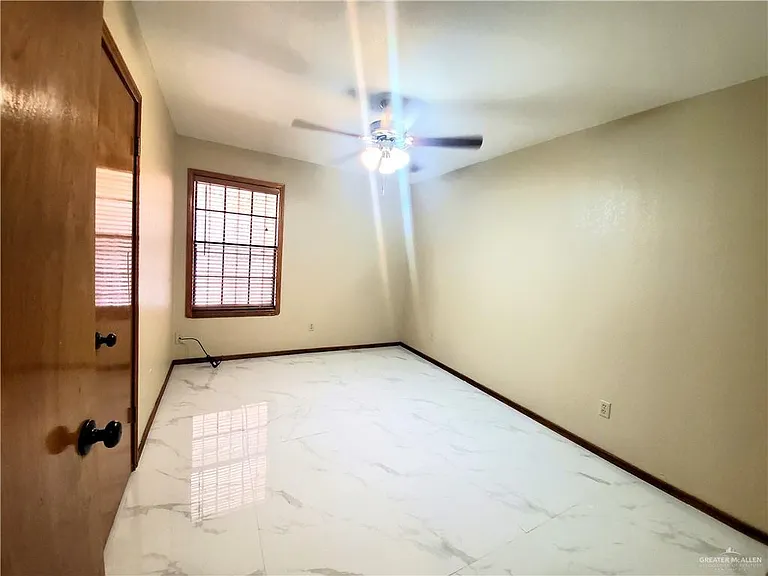 512 N 32nd Ln — Photo 11