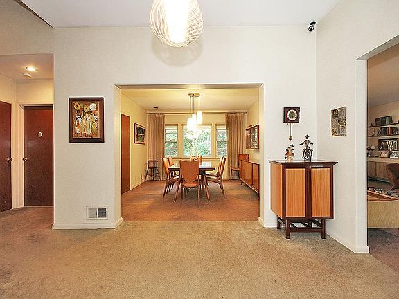 Large Sunny Home in Prime Fox Meadow Location