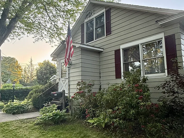 232 Riverside Dr — Photo 3