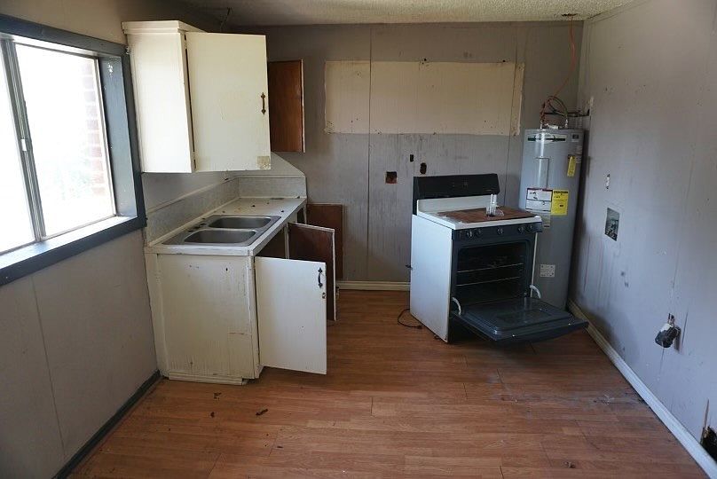 109 E Clay St, Bowie, TX 76230 MLS 20248003 Zillow