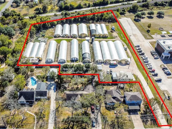 511 W Main St, Weimar, TX 78962