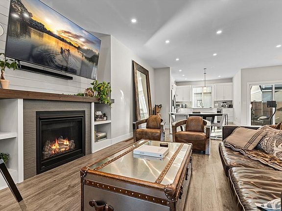 5th image of 34110 Larch St