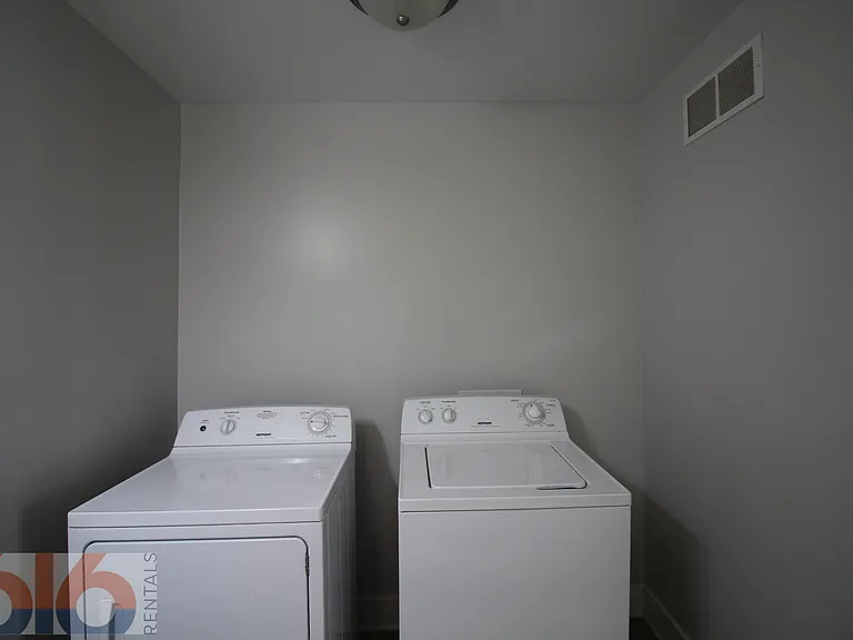 858 Dayton St SW — Photo 15