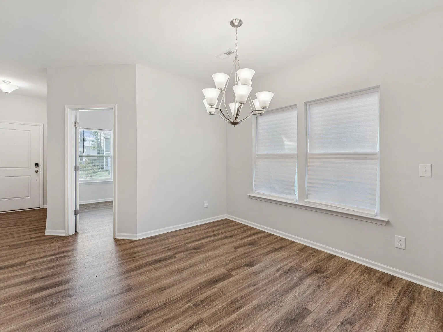 4 bed, 2.5 bath, 2532 sqft, $3,000 — Photo 4