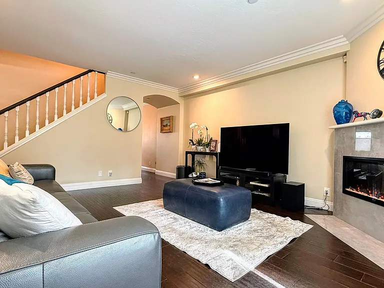 430 Lassen St #6 — Photo 7