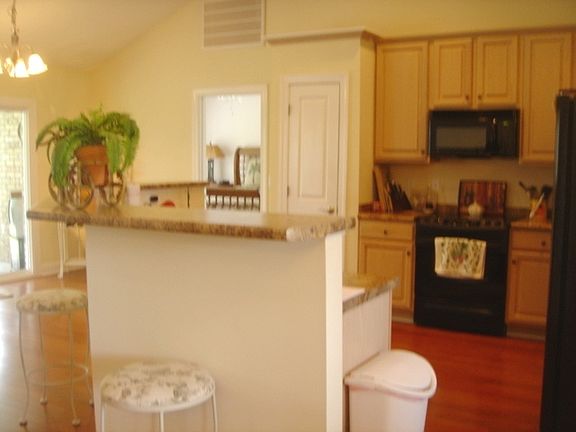 5th image of 211 Harvester Ct