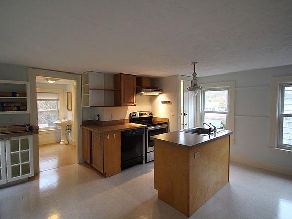 5th image of 5 Railroad Ave #2