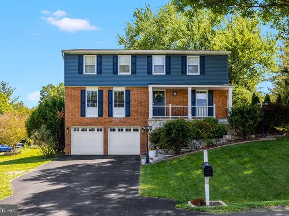 933 War Admiral St, Great Falls, VA 22066