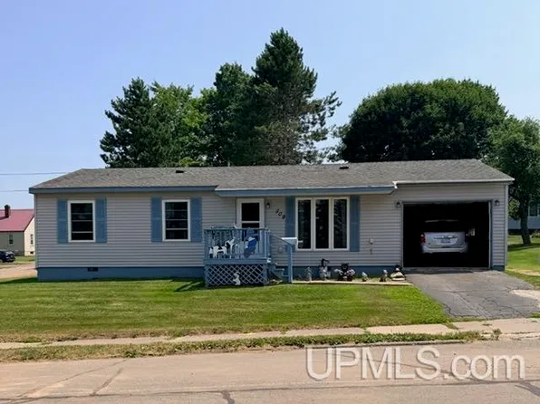 509 Stambaugh Ave, Iron River, MI 49935