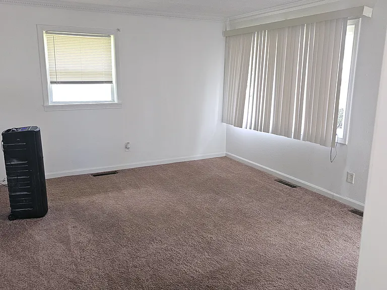 27291 Andover St — Photo 6