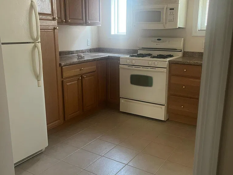 89 Bard Ave — Photo 5