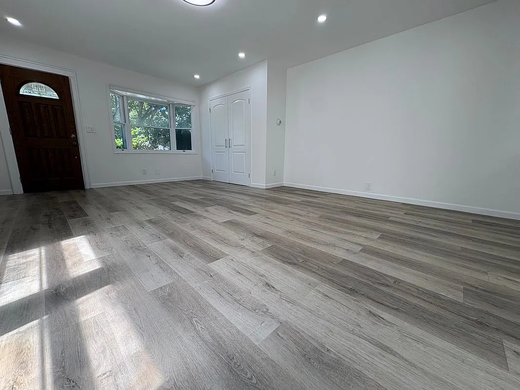 3 bed, 1.5 bath, 1080 sqft, $4,000 — Photo 1