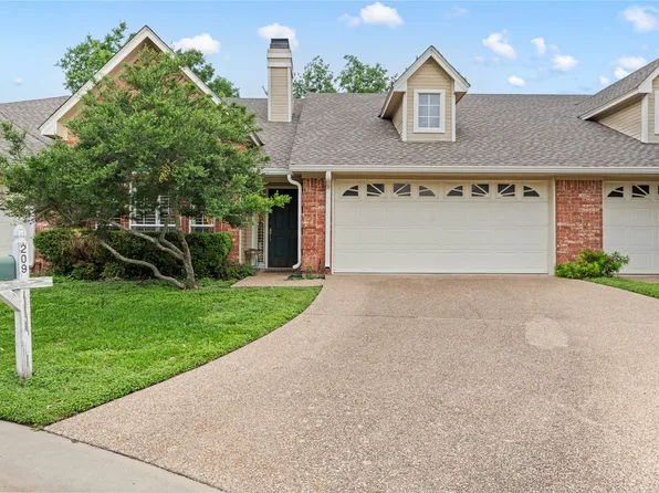 209 Village Cir, Waco, TX 76710