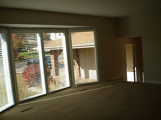 2nd image of 1215 Macarthur Dr