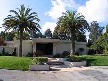 1st image of 690 Fairway Cir