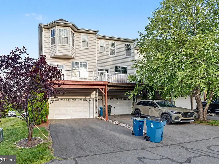 23108 Sunbury St — Photo 34