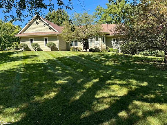2nd image of 805 E Cherry Pl