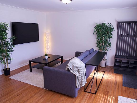 4th image of 1205 E 14 Mile Rd