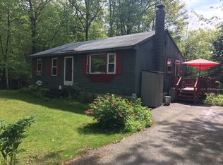37 John St, Raymond, NH 03077