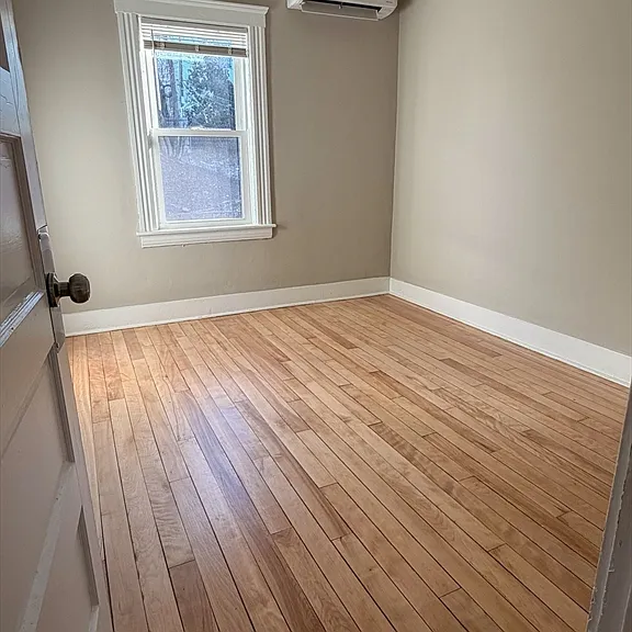 4 Vernon Ter #3 — Photo 2