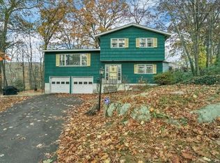 28 Rose Dr, Highland Falls, NY 10928