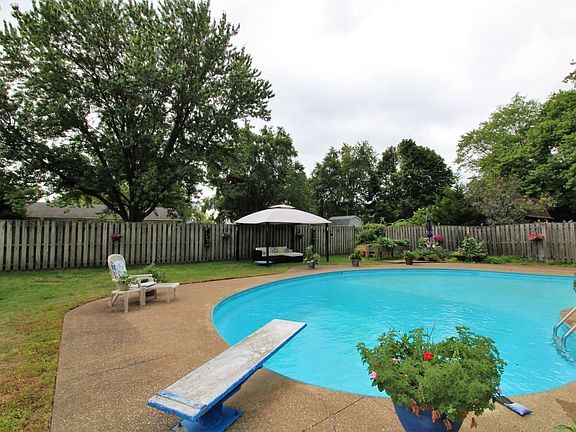 5th image of 5704 Debra Dr