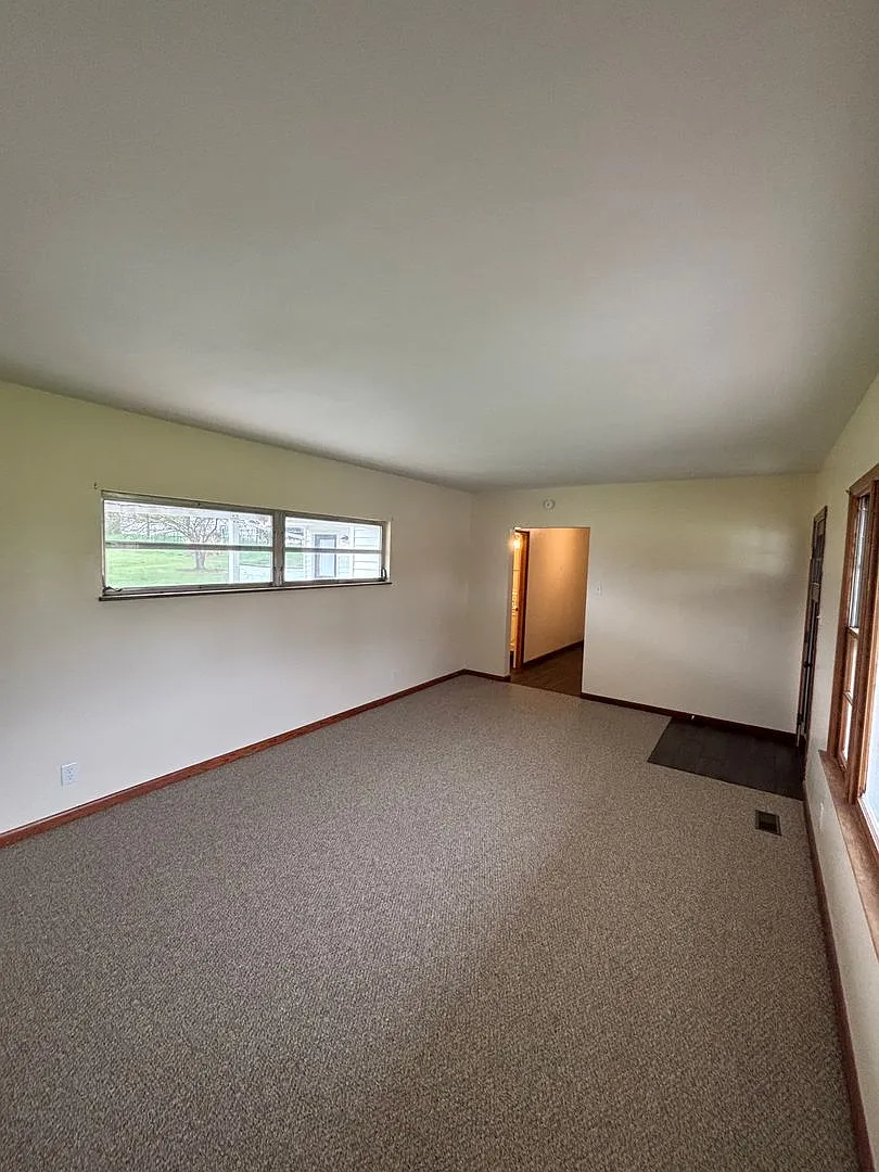 Newly Remodeled rancher in Halls — Photo 3
