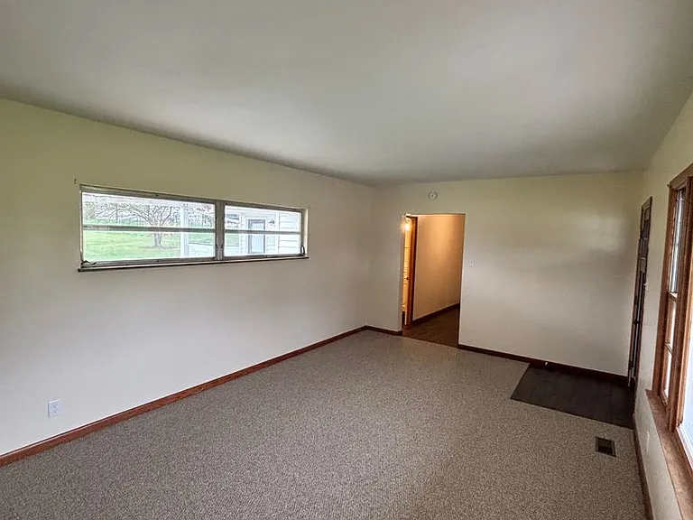 6617 Brackett Rd — Photo 3