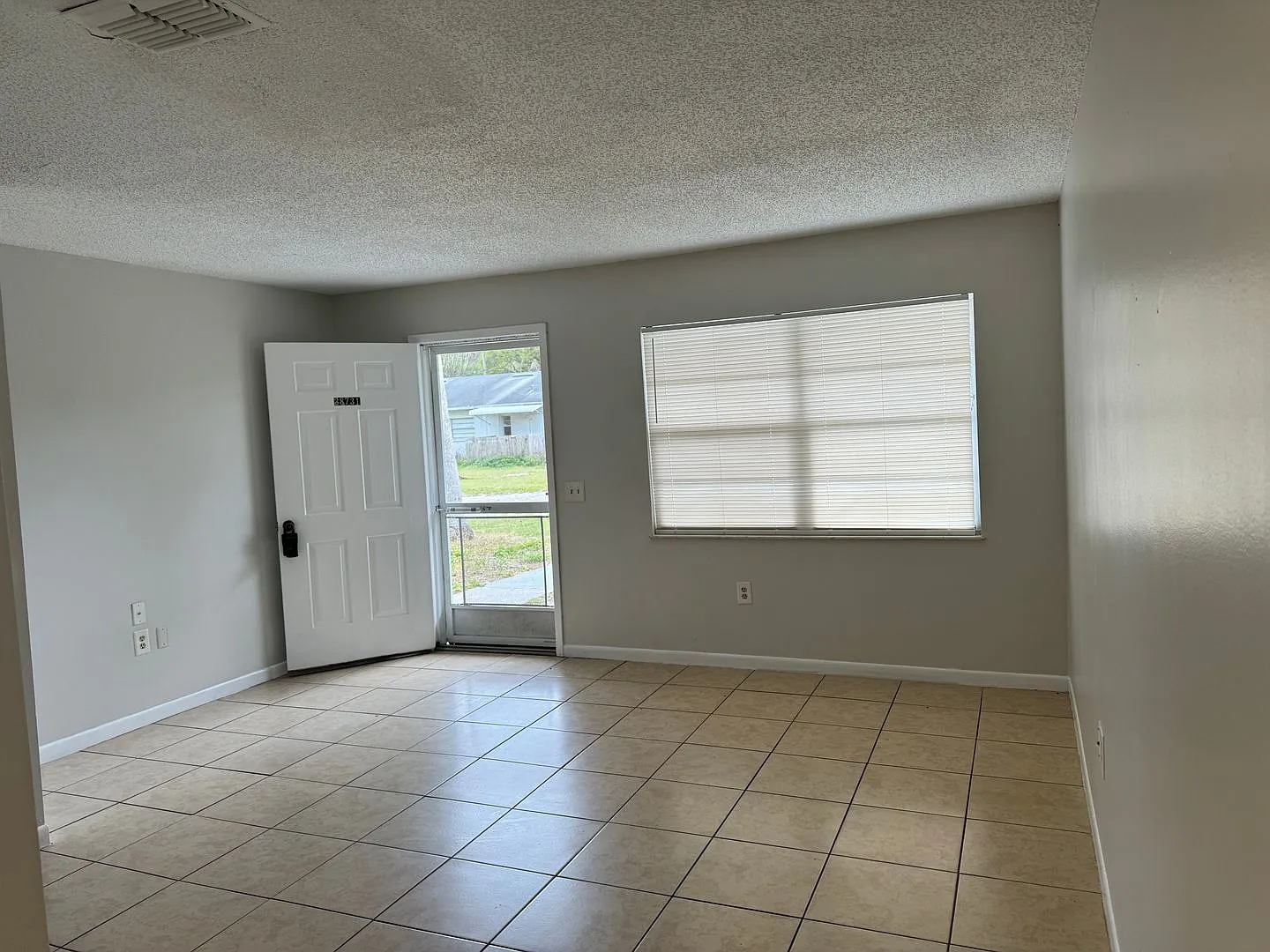 Zephyrhills 2/1 Duplex — Photo 2
