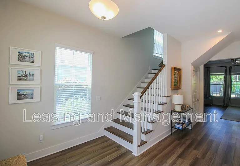 2352 Lantern St — Photo 3