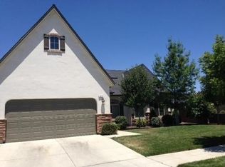 511 W Warwick Ave, Clovis, CA