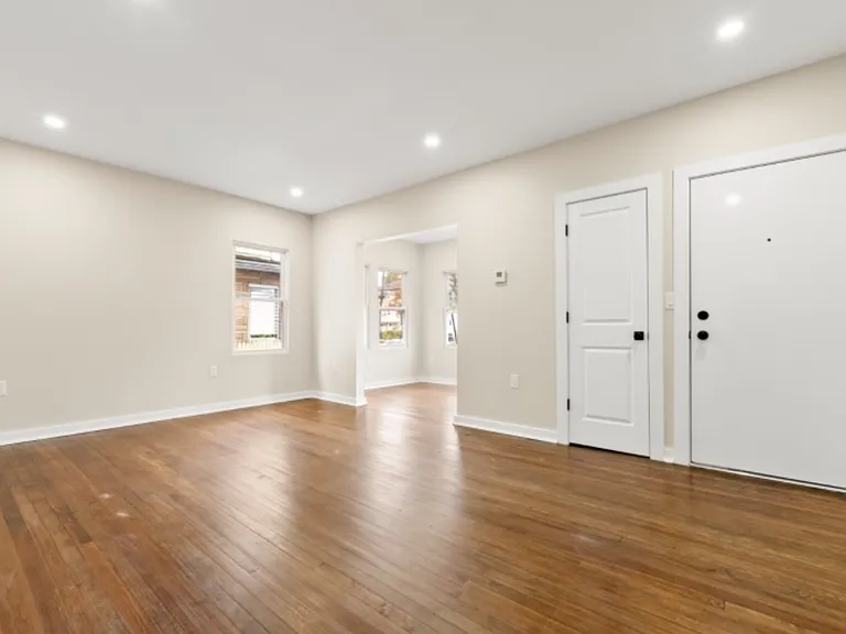 218 Ampere Pkwy — Photo 4