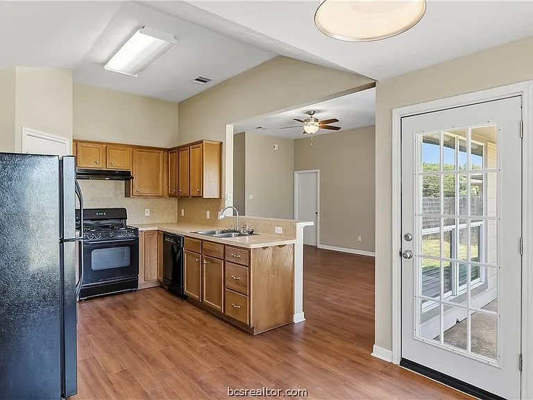 921 Windmeadows Dr — Photo 14