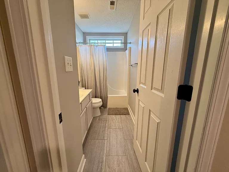 404 Sandersville Ct — Photo 16